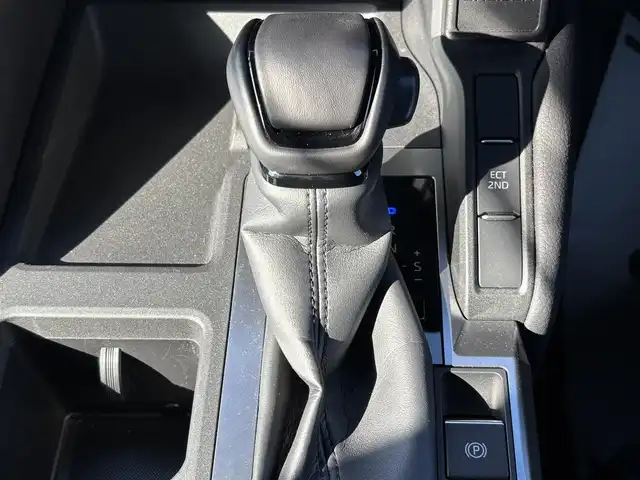 トヨタ ランドクルーザー ２５０ VX 兵庫県 2024(令6)年 0.9万km プラチナホワイトパールマイカ １２．３インチディスプレイオーディ/サンルーフ/パワーバックドア/追従有クルーズコントロール/ＥＴＣ２．０/メーカーＯＰトヨノチームメント/デジタルインアンーミラー/全方位カメラ　/丸目ＬＥＤヘッドライト/電子パーキング/オートホールド/スイッチスタート/シートヒーター/エアーシート/フルセグTV/Bluetooth接続