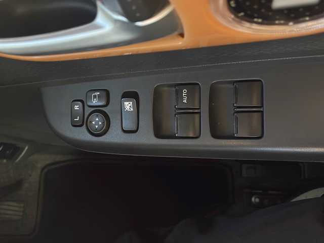 スズキ ラパン X 三重県 2009(平21)年 13.9万km ミルクティーベージュメタリック 社外ナビ/フルセグTV/バックカメラ/HIDヘッドライト/プッシュスタート/スマートキー/純正フロアマット/ドアバイザー/電動格納ミラー/ヘッドライトレベライザー/Wエアバック