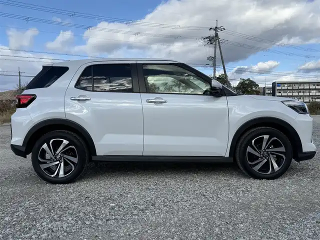 トヨタ ライズ Z 兵庫県 2025(令7)年 1万km シャイニングホワイトパール 社外ナビ/バックモニター/純正17インチアルミホイール/ETC/両前席シートヒーター/LEDヘッドライト/フォグランプ（F/R）/オートハイビーム/レーダークルーズコントロール/電子パーキング＆オートホールド/Pセンサー