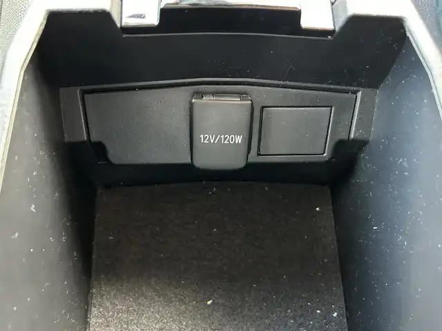 トヨタ カローラ クロス ハイブリッド Z 広島県 2022(令4)年 1.8万km プラチナホワイトパールマイカ モデリスタ18インチAW/モデリスタエアロ　/純正９インチディスプレイオーディオ　/ 「ナビ/Bluetooth/フルセグ/CD/DVD」/全方位カメラ　/ブラインドスポットモニター/レーダークルーズコントロール　/クリアランスソナー　/電動リアゲート　/前席シートヒーター/D席パワーシート/ビルトインＥＴＣ/前後ドライブレコーダー/衝突軽減ブレーキシステム/車線逸脱防止システム/オートハイビーム/LEDヘッドライト（AUTO機能付き）/ヘッドライトレベライザー/スマートキー/プッシュスタート