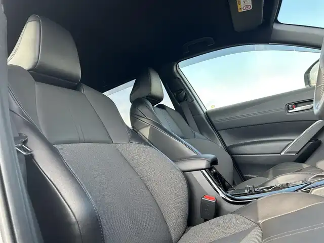 トヨタ カローラ クロス ハイブリッド Z 広島県 2022(令4)年 1.8万km プラチナホワイトパールマイカ モデリスタ18インチAW/モデリスタエアロ　/純正９インチディスプレイオーディオ　/ 「ナビ/Bluetooth/フルセグ/CD/DVD」/全方位カメラ　/ブラインドスポットモニター/レーダークルーズコントロール　/クリアランスソナー　/電動リアゲート　/前席シートヒーター/D席パワーシート/ビルトインＥＴＣ/前後ドライブレコーダー/衝突軽減ブレーキシステム/車線逸脱防止システム/オートハイビーム/LEDヘッドライト（AUTO機能付き）/ヘッドライトレベライザー/スマートキー/プッシュスタート