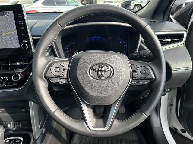 トヨタ カローラ クロス ハイブリッド Z 広島県 2022(令4)年 1.8万km プラチナホワイトパールマイカ モデリスタ18インチAW/モデリスタエアロ　/純正９インチディスプレイオーディオ　/ 「ナビ/Bluetooth/フルセグ/CD/DVD」/全方位カメラ　/ブラインドスポットモニター/レーダークルーズコントロール　/クリアランスソナー　/電動リアゲート　/前席シートヒーター/D席パワーシート/ビルトインＥＴＣ/前後ドライブレコーダー/衝突軽減ブレーキシステム/車線逸脱防止システム/オートハイビーム/LEDヘッドライト（AUTO機能付き）/ヘッドライトレベライザー/スマートキー/プッシュスタート