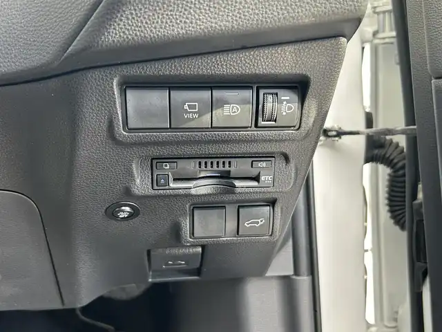 トヨタ カローラ クロス ハイブリッド Z 広島県 2022(令4)年 1.8万km プラチナホワイトパールマイカ モデリスタ18インチAW/モデリスタエアロ　/純正９インチディスプレイオーディオ　/ 「ナビ/Bluetooth/フルセグ/CD/DVD」/全方位カメラ　/ブラインドスポットモニター/レーダークルーズコントロール　/クリアランスソナー　/電動リアゲート　/前席シートヒーター/D席パワーシート/ビルトインＥＴＣ/前後ドライブレコーダー/衝突軽減ブレーキシステム/車線逸脱防止システム/オートハイビーム/LEDヘッドライト（AUTO機能付き）/ヘッドライトレベライザー/スマートキー/プッシュスタート