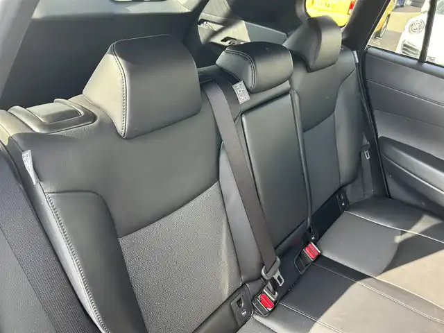 トヨタ カローラ クロス ハイブリッド Z 広島県 2022(令4)年 1.8万km プラチナホワイトパールマイカ モデリスタ18インチAW/モデリスタエアロ　/純正９インチディスプレイオーディオ　/ 「ナビ/Bluetooth/フルセグ/CD/DVD」/全方位カメラ　/ブラインドスポットモニター/レーダークルーズコントロール　/クリアランスソナー　/電動リアゲート　/前席シートヒーター/D席パワーシート/ビルトインＥＴＣ/前後ドライブレコーダー/衝突軽減ブレーキシステム/車線逸脱防止システム/オートハイビーム/LEDヘッドライト（AUTO機能付き）/ヘッドライトレベライザー/スマートキー/プッシュスタート