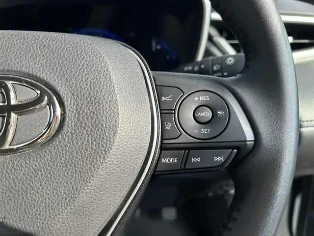 トヨタ カローラ クロス ハイブリッド Z 広島県 2022(令4)年 1.8万km プラチナホワイトパールマイカ モデリスタ18インチAW/モデリスタエアロ　/純正９インチディスプレイオーディオ　/ 「ナビ/Bluetooth/フルセグ/CD/DVD」/全方位カメラ　/ブラインドスポットモニター/レーダークルーズコントロール　/クリアランスソナー　/電動リアゲート　/前席シートヒーター/D席パワーシート/ビルトインＥＴＣ/前後ドライブレコーダー/衝突軽減ブレーキシステム/車線逸脱防止システム/オートハイビーム/LEDヘッドライト（AUTO機能付き）/ヘッドライトレベライザー/スマートキー/プッシュスタート