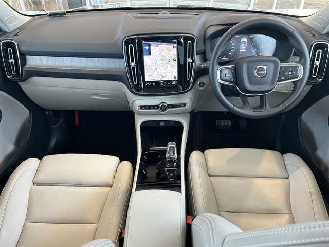 ボルボ ＸＣ４０ B4 AWD インスクリプション 茨城県 2021(令3)年 3.9万km ぺブルグレー 純正ナビ/ワンセグTV/360°カメラ/ETC/前後ドラレコ/パノラマSR/harman/kardon/クリスタルシフトノブ/白革シート/パワーシート/シートヒーター/ステアリングヒーター/ACC/LKA/BLIS/パークアシストパイロット/クロストラフィックアラート/フットトランクオープナー/Wスマホチャージ