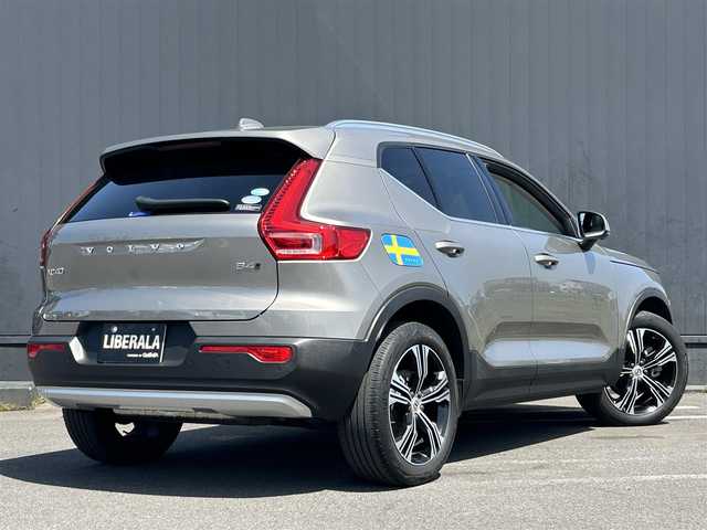 ボルボ ＸＣ４０ B4 AWD インスクリプション 茨城県 2021(令3)年 3.9万km ぺブルグレー 純正ナビ/ワンセグTV/360°カメラ/ETC/前後ドラレコ/パノラマSR/harman/kardon/クリスタルシフトノブ/白革シート/パワーシート/シートヒーター/ステアリングヒーター/ACC/LKA/BLIS/パークアシストパイロット/クロストラフィックアラート/フットトランクオープナー/Wスマホチャージ