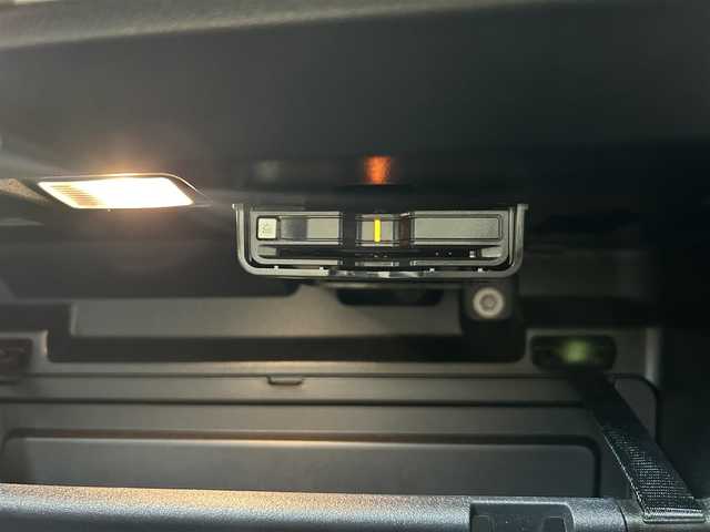 ボルボ ＸＣ４０ B4 AWD インスクリプション 茨城県 2021(令3)年 3.9万km ぺブルグレー 純正ナビ/ワンセグTV/360°カメラ/ETC/前後ドラレコ/パノラマSR/harman/kardon/クリスタルシフトノブ/白革シート/パワーシート/シートヒーター/ステアリングヒーター/ACC/LKA/BLIS/パークアシストパイロット/クロストラフィックアラート/フットトランクオープナー/Wスマホチャージ
