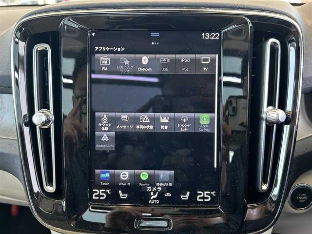 ボルボ ＸＣ４０ B4 AWD インスクリプション 茨城県 2021(令3)年 3.9万km ぺブルグレー 純正ナビ/ワンセグTV/360°カメラ/ETC/前後ドラレコ/パノラマSR/harman/kardon/クリスタルシフトノブ/白革シート/パワーシート/シートヒーター/ステアリングヒーター/ACC/LKA/BLIS/パークアシストパイロット/クロストラフィックアラート/フットトランクオープナー/Wスマホチャージ