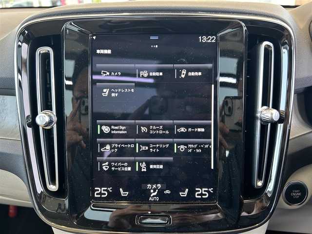 ボルボ ＸＣ４０ B4 AWD インスクリプション 茨城県 2021(令3)年 3.9万km ぺブルグレー 純正ナビ/ワンセグTV/360°カメラ/ETC/前後ドラレコ/パノラマSR/harman/kardon/クリスタルシフトノブ/白革シート/パワーシート/シートヒーター/ステアリングヒーター/ACC/LKA/BLIS/パークアシストパイロット/クロストラフィックアラート/フットトランクオープナー/Wスマホチャージ