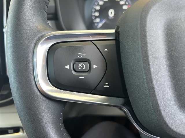 ボルボ ＸＣ４０ B4 AWD インスクリプション 茨城県 2021(令3)年 3.9万km ぺブルグレー 純正ナビ/ワンセグTV/360°カメラ/ETC/前後ドラレコ/パノラマSR/harman/kardon/クリスタルシフトノブ/白革シート/パワーシート/シートヒーター/ステアリングヒーター/ACC/LKA/BLIS/パークアシストパイロット/クロストラフィックアラート/フットトランクオープナー/Wスマホチャージ