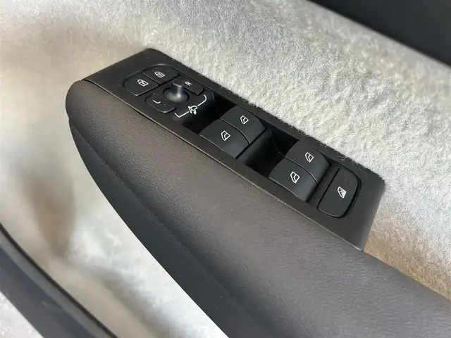 ボルボ ＸＣ４０ B4 AWD インスクリプション 茨城県 2021(令3)年 3.9万km ぺブルグレー 純正ナビ/ワンセグTV/360°カメラ/ETC/前後ドラレコ/パノラマSR/harman/kardon/クリスタルシフトノブ/白革シート/パワーシート/シートヒーター/ステアリングヒーター/ACC/LKA/BLIS/パークアシストパイロット/クロストラフィックアラート/フットトランクオープナー/Wスマホチャージ