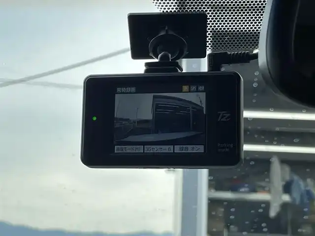 トヨタ クラウン ハイブリッド アスリートG 福岡県 2014(平26)年 10.6万km ホワイトパールクリスタルシャイン 純正ナビ/（AM/FM/CD/DVD/HDD/USB/BT/ワンセグ）/レーダークルーズコントロール/前後コーナーセンサー/ワンオーナー/社外アルミホイール付きスタッドレスタイヤ4本（215/55/17）/ETC/バックカメラ/前方ドライブレコーダー/レザーシート/D+N席パワーシート/D+N席シートヒーター/D+N席エアシート/D席メモリーシート/純正18インチアルミホイール/オートライト/フォグランプ/オートハイビーム/フロアマット/MT付きAT/ステアリングスイッチ/純正ドアバイザー/オート電動格納ミラー/スマートキー/プッシュスタート/リアサンシェード/W+カーテンエアバッグ/DUALオートエアコン/ISO FIX