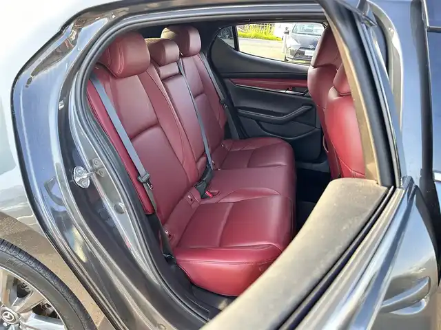 マツダ マツダ３ファストバック XD バーガンディセレクション 宮城県 2019(令1)年 7.9万km マシーングレープレミアムM 360度セーフティパッケージ/・360度ビューモニター/・ドライバーモニタリング/＝＝＝/スマートブレーキサポート/AT誤発進抑制制御/全車速追従機能付クルーズコントロール/クルージングトラフィックサポート/車線逸脱警報システム/レーンキープアシスト/前後即雹接近車両検知/ブラインドスポットモニタリング/パーキングセンサー/ドライバーアテンションアラート/ヘッドアップディスプレイ/マツダコネクト8.8インチディスプレイナビSDカード無/・CD/DVD/・Bluetooth/・HDMI/・フルセグTV/ビルトインETC/ドライブレコーダー/レザーシート/シートヒーター/ステアリングヒーター/メモリー機能付パワーシート/アダプティブLEDヘッドライト/オートライト/電動パーキングブレーキ/ブレーキホールド/スマートキー＆プッシュスタート/スペアキー2本/電動格納ミラー/純正18インチAW/フロアマット/ドアバイザー/W/サイド/カーテンエアバッグ