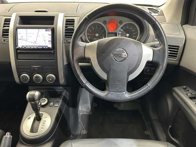 日産 エクストレイル 20X 愛媛県 2009(平21)年 4.9万km ダイヤモンドブラック 純正ＳＤナビ　バックカメラ　衝突軽減　フルセグTV　スマートキー ＥＴＣ  純正フロアマットマット 純正アルミホイール ハロゲンヘッドライト ＡＡＣ　オートライト ４WD ルーフレール