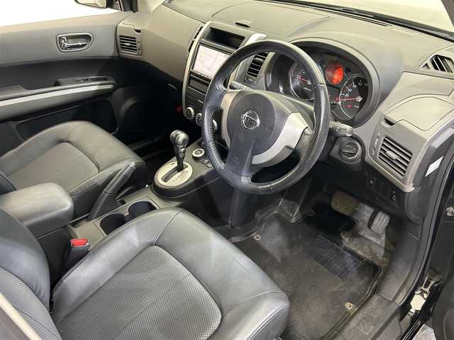 日産 エクストレイル 20X 愛媛県 2009(平21)年 4.9万km ダイヤモンドブラック 純正ＳＤナビ　バックカメラ　衝突軽減　フルセグTV　スマートキー ＥＴＣ  純正フロアマットマット 純正アルミホイール ハロゲンヘッドライト ＡＡＣ　オートライト ４WD ルーフレール