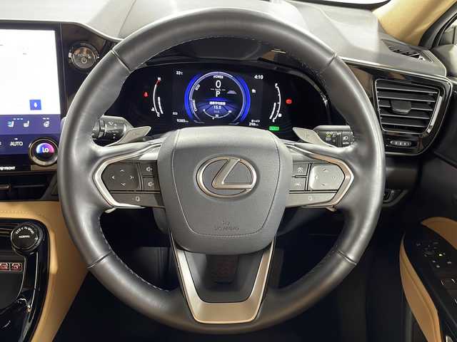 レクサス ＮＸ 350h バージョンL 広島県 2023(令5)年 1万km ソニッククォーツ 禁煙車/純正14型DA/セーフティーシステムプラス/パノラミックビューモニター/レーダークルーズコントロール/サンルーフ/置くだけ充電/パワーシート/シートメモリー/ステアリングヒーター/ビルトインETC/シートヒーター/エアシート/BSM/HUD