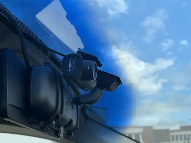 ホンダ フリード G ジャストセレクション 熊本県 2013(平25)年 12.1万km プレミアムスパークルブラックパール 純正ナビ/・AM/FM/CD/DVD/SD/USB/iPod/・フルセグTV/バックカメラ/横滑り防止機能/ステアリングリモコン/電動格納ミラー/・ウィンカーミラー/ETC/前後ドライブレコーダー/オートライト/・HIDライト/デジタルインナーミラー/ドアバイザー/片側パワースライドドア/社外フロアマット/スマートキー/・スペアキー