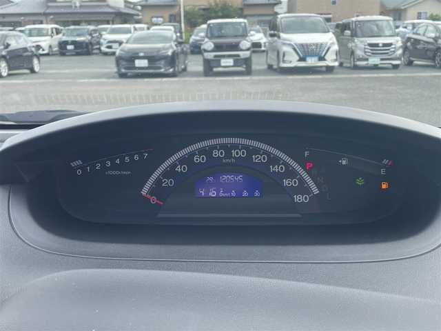 ホンダ フリード G ジャストセレクション 熊本県 2013(平25)年 12.1万km プレミアムスパークルブラックパール 純正ナビ/・AM/FM/CD/DVD/SD/USB/iPod/・フルセグTV/バックカメラ/横滑り防止機能/ステアリングリモコン/電動格納ミラー/・ウィンカーミラー/ETC/前後ドライブレコーダー/オートライト/・HIDライト/デジタルインナーミラー/ドアバイザー/片側パワースライドドア/社外フロアマット/スマートキー/・スペアキー