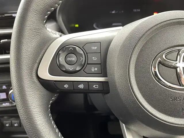 トヨタ ライズ Z 熊本県 2022(令4)年 4.1万km スムースグレーマイカメタリック/ブラック2トーン ワンオーナー　/禁煙車　/純正ナビ（ＣＤ・ＤＶＤ・フルセグ・ＢＴ・ＳＤ・ＵＳＢ）/全周囲カメラ　/社外前後ドライブレコーダー　/ビルトインＥＴＣ　/前後クリアランスソナー　/前席シートヒーター　/トヨタセーフティーセンス/・衝突回避支援ブレーキ/・車線逸脱警報機能/・車線逸脱抑制機能/・先行車発進お知らせ機能/・踏み間違い防止/・アダブティブクルーズコントロール/・リヤクロストラフィックアラート/・標識認識システム/横滑り防止/純正フロアマット/純正１７インチAW/オートライト/LEDヘッドライト/フォグライト/スマートキー/プッシュスタート/スペアキー1本