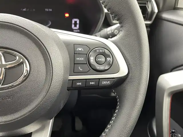 トヨタ ライズ Z 熊本県 2022(令4)年 4.1万km スムースグレーマイカメタリック/ブラック2トーン ワンオーナー　/禁煙車　/純正ナビ（ＣＤ・ＤＶＤ・フルセグ・ＢＴ・ＳＤ・ＵＳＢ）/全周囲カメラ　/社外前後ドライブレコーダー　/ビルトインＥＴＣ　/前後クリアランスソナー　/前席シートヒーター　/トヨタセーフティーセンス/・衝突回避支援ブレーキ/・車線逸脱警報機能/・車線逸脱抑制機能/・先行車発進お知らせ機能/・踏み間違い防止/・アダブティブクルーズコントロール/・リヤクロストラフィックアラート/・標識認識システム/横滑り防止/純正フロアマット/純正１７インチAW/オートライト/LEDヘッドライト/フォグライト/スマートキー/プッシュスタート/スペアキー1本