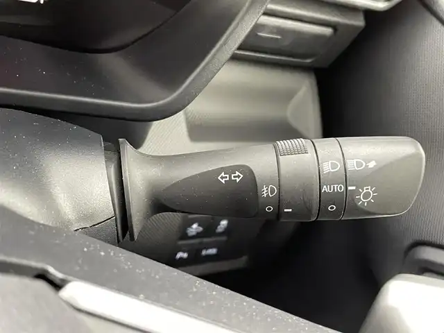 トヨタ ライズ Z 熊本県 2022(令4)年 4.1万km スムースグレーマイカメタリック/ブラック2トーン ワンオーナー　/禁煙車　/純正ナビ（ＣＤ・ＤＶＤ・フルセグ・ＢＴ・ＳＤ・ＵＳＢ）/全周囲カメラ　/社外前後ドライブレコーダー　/ビルトインＥＴＣ　/前後クリアランスソナー　/前席シートヒーター　/トヨタセーフティーセンス/・衝突回避支援ブレーキ/・車線逸脱警報機能/・車線逸脱抑制機能/・先行車発進お知らせ機能/・踏み間違い防止/・アダブティブクルーズコントロール/・リヤクロストラフィックアラート/・標識認識システム/横滑り防止/純正フロアマット/純正１７インチAW/オートライト/LEDヘッドライト/フォグライト/スマートキー/プッシュスタート/スペアキー1本