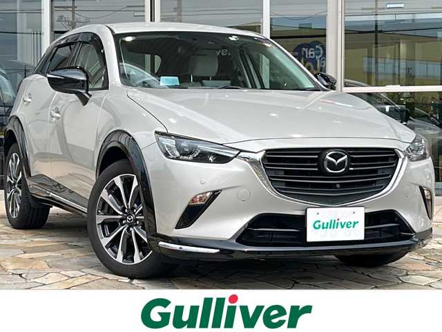 マツダ ＣＸ－３ 15S アーバンドレッサー 静岡県 2023(令5)年 1.3万km プラチナクォーツメタリック 純正ナビ/・FM/・AM/・aha/・Stitcher/・Bluetooth/・USB/・CD/・AUX/・DVD/・フルセグTV/ブラックグロッシーパッケージ/・切削加工18インチアルミホイール/・メッキガーニッシュ（フロント＆サイド下部）/・フロント・サイド・リアボディロアバンパー(グロスブラック)/主要装備/・スマート・ブレーキ・サポート/・マツダ・レーダー・クルーズ・コントロール/［全車速追従機能付］/・ドライバー・アテンション・アラート/・交通標識認識システム/・アクティブ・ドライビング・ディスプレイ/・ステアリングヒーター/・運転席＆助手席シートヒーター/・シート材質：合成皮革／グランリュクス/・パーキングセンサー/・ブラインドスポットモニタリング/・３６０°ビューモニター/・アイドリングストップ/・サイドカーテンエアバッグ