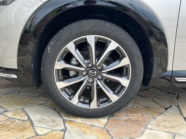 マツダ ＣＸ－３ 15S アーバンドレッサー 静岡県 2023(令5)年 1.3万km プラチナクォーツメタリック 純正ナビ/・FM/・AM/・aha/・Stitcher/・Bluetooth/・USB/・CD/・AUX/・DVD/・フルセグTV/ブラックグロッシーパッケージ/・切削加工18インチアルミホイール/・メッキガーニッシュ（フロント＆サイド下部）/・フロント・サイド・リアボディロアバンパー(グロスブラック)/主要装備/・スマート・ブレーキ・サポート/・マツダ・レーダー・クルーズ・コントロール/［全車速追従機能付］/・ドライバー・アテンション・アラート/・交通標識認識システム/・アクティブ・ドライビング・ディスプレイ/・ステアリングヒーター/・運転席＆助手席シートヒーター/・シート材質：合成皮革／グランリュクス/・パーキングセンサー/・ブラインドスポットモニタリング/・３６０°ビューモニター/・アイドリングストップ/・サイドカーテンエアバッグ