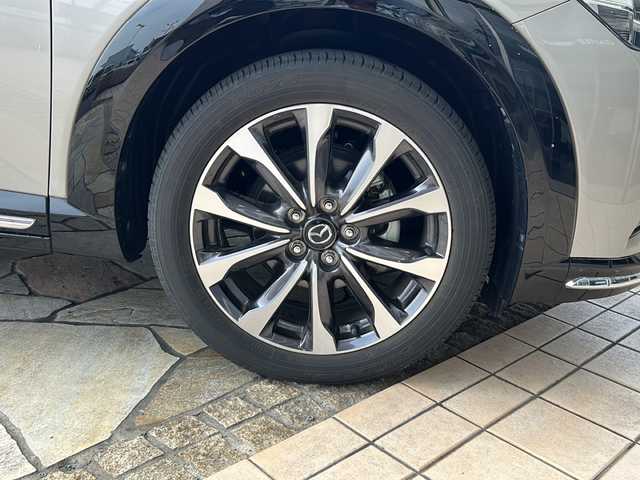マツダ ＣＸ－３ 15S アーバンドレッサー 静岡県 2023(令5)年 1.3万km プラチナクォーツメタリック 純正ナビ/・FM/・AM/・aha/・Stitcher/・Bluetooth/・USB/・CD/・AUX/・DVD/・フルセグTV/ブラックグロッシーパッケージ/・切削加工18インチアルミホイール/・メッキガーニッシュ（フロント＆サイド下部）/・フロント・サイド・リアボディロアバンパー(グロスブラック)/主要装備/・スマート・ブレーキ・サポート/・マツダ・レーダー・クルーズ・コントロール/［全車速追従機能付］/・ドライバー・アテンション・アラート/・交通標識認識システム/・アクティブ・ドライビング・ディスプレイ/・ステアリングヒーター/・運転席＆助手席シートヒーター/・シート材質：合成皮革／グランリュクス/・パーキングセンサー/・ブラインドスポットモニタリング/・３６０°ビューモニター/・アイドリングストップ/・サイドカーテンエアバッグ