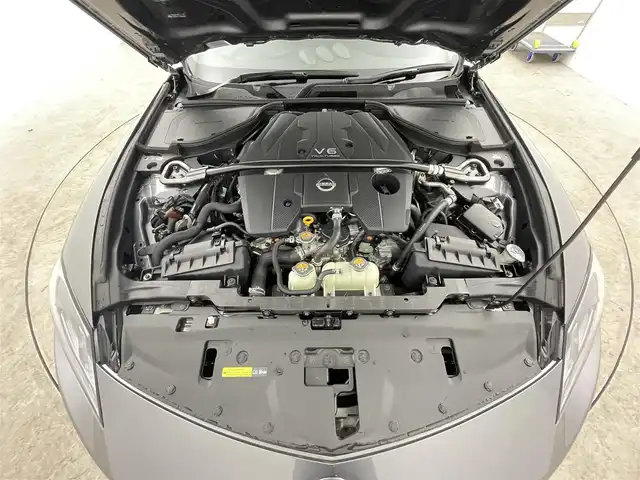 日産 フェアレディ Ｚ 千葉県 2024(令6)年 0.9万km ダークメタルグレー 6速MT/ワンオーナー/メーカーオプションナビ/・BT/TV/USB/AndroidAuto/バックカメラ/スポーツモード/ニスモエアロ/インテリジェントキー/スペアキー/プッシュスタートボタン/ビルトインETC2.0/革巻きステアリング/ステアリングスイッチ/Autoライト/レーダークルーズコントロール/オートマチックハイビーム/インテリジェントレーダーブレーキ/横滑り防止/LEDヘッドライト/フォグランプ/純正18インチアルミホイール/フロアマット/保証書/取扱説明書