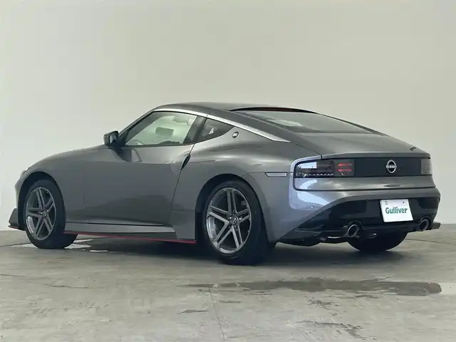 日産 フェアレディ Ｚ 千葉県 2024(令6)年 0.9万km ダークメタルグレー 6速MT/ワンオーナー/メーカーオプションナビ/・BT/TV/USB/AndroidAuto/バックカメラ/スポーツモード/ニスモエアロ/インテリジェントキー/スペアキー/プッシュスタートボタン/ビルトインETC2.0/革巻きステアリング/ステアリングスイッチ/Autoライト/レーダークルーズコントロール/オートマチックハイビーム/インテリジェントレーダーブレーキ/横滑り防止/LEDヘッドライト/フォグランプ/純正18インチアルミホイール/フロアマット/保証書/取扱説明書