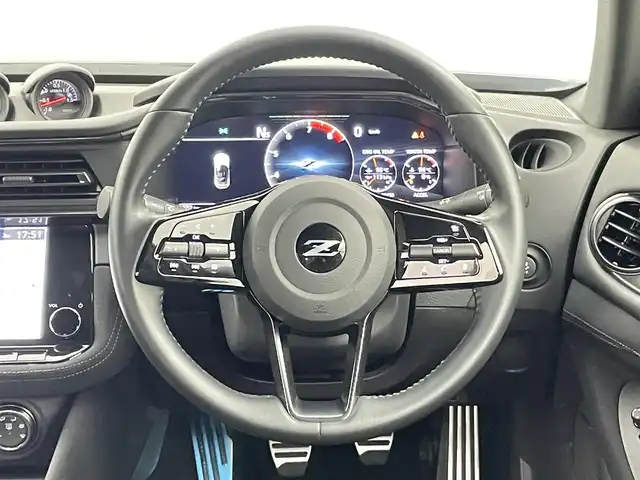 日産 フェアレディ Ｚ 千葉県 2024(令6)年 0.9万km ダークメタルグレー 6速MT/ワンオーナー/メーカーオプションナビ/・BT/TV/USB/AndroidAuto/バックカメラ/スポーツモード/ニスモエアロ/インテリジェントキー/スペアキー/プッシュスタートボタン/ビルトインETC2.0/革巻きステアリング/ステアリングスイッチ/Autoライト/レーダークルーズコントロール/オートマチックハイビーム/インテリジェントレーダーブレーキ/横滑り防止/LEDヘッドライト/フォグランプ/純正18インチアルミホイール/フロアマット/保証書/取扱説明書