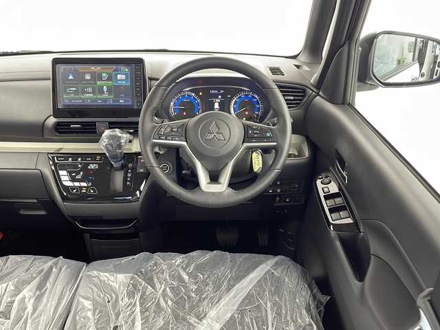三菱 デリカミニ T プレミアム 愛知県 2025(令7)年 0.1千km アメジストブラック/シルキーホワイト 届出済未使用車/ルーフレール/サイドデカール/ e-Assist/・衝突被害軽減ブレーキシステム/・踏み間違い衝突防止アシスト/・マイパイロット/・車線逸脱警報システム/・レーダークルーズコントロール/・マルチアラウンドモニター/ MI-PILOT/・レーダークルーズコントロール［ACC］/・車線維持支援機能［LKA］/（全車速追従機能付）/プッシュスタート/アイドリングストップ/パドルシフト/純正9型ディスプレイオーディオ/Bluetooth/Apple Carplay/デジタルインナーミラー/両側パワースライドドア/ハーフレザーシート/シートヒーター/ステアリングヒーター/パーソナルテーブル/後席ロールサンシェード/オートLEDヘッドライト/15インチ純正アルミホイール/スマートキー