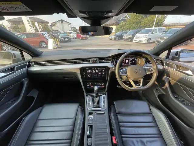 フォルクスワーゲン ＶＷ パサート ヴァリアント TDI Rライン 栃木県 2021(令3)年 3.5万km パイライトシルバーM 黒革シート/運転席マッサージ/パワーシート /シートヒーター /ヘッドアップディスプレイ/デジタルメータークラスター/スマートキー/ナビ/フルセグTV/全方位カメラ/ETC/ACC/パーキングアシスト /LEDヘッドライト/オートライト/パーキングセンサー /レーンキープアシスト/ブラインドスポット