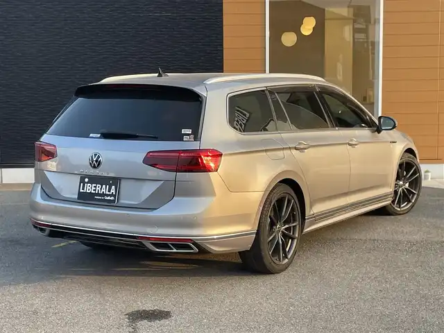 フォルクスワーゲン ＶＷ パサート ヴァリアント TDI Rライン 栃木県 2021(令3)年 3.5万km パイライトシルバーM 黒革シート/運転席マッサージ/パワーシート /シートヒーター /ヘッドアップディスプレイ/デジタルメータークラスター/スマートキー/ナビ/フルセグTV/全方位カメラ/ETC/ACC/パーキングアシスト /LEDヘッドライト/オートライト/パーキングセンサー /レーンキープアシスト/ブラインドスポット