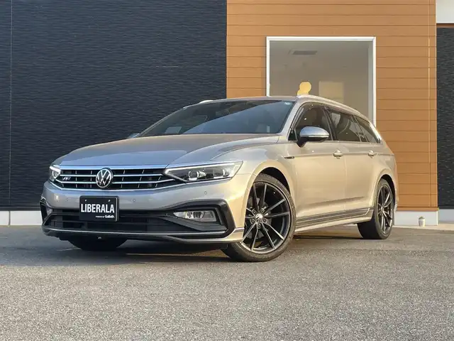 フォルクスワーゲン ＶＷ パサート ヴァリアント TDI Rライン 栃木県 2021(令3)年 3.5万km パイライトシルバーM 黒革シート/運転席マッサージ/パワーシート /シートヒーター /ヘッドアップディスプレイ/デジタルメータークラスター/スマートキー/ナビ/フルセグTV/全方位カメラ/ETC/ACC/パーキングアシスト /LEDヘッドライト/オートライト/パーキングセンサー /レーンキープアシスト/ブラインドスポット