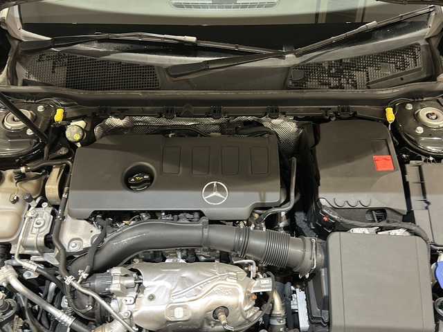 メルセデス・ベンツ ＣＬＡ２５０ Sブレイク 4MATIC AMGライン 新潟県 2020(令2)年 2.1万km コスモスブラック パノラミックスライディングルーフ/レーダーセーフティーパッケージ/・アクティブブラインドスポットアシスト/・アクティブレーンキーピングアシスト/・アクティブステアリングアシス/・アダプティブクルーズコントロール/ナビゲーションパッケージ/・フルセグ/・Bluetooth/AMGライン/・AMGスタイリングパッケージ（フロント、サイド、リア）/・レザーDINAMICAシート/・アンビエントライト64色/LEDハイパフォーマンスヘッドライト/アクティブブレーキアシスト/パーキングアシストリアビューマメラ/パワーシート/シートヒーター/パワーバックドア/ドライブレコーダー/純正スタッドレスAW