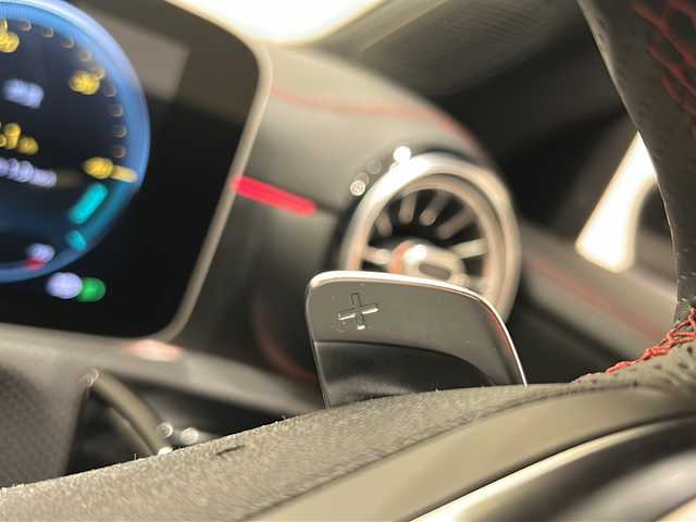 メルセデス・ベンツ ＣＬＡ２５０ Sブレイク 4MATIC AMGライン 新潟県 2020(令2)年 2.1万km コスモスブラック パノラミックスライディングルーフ/レーダーセーフティーパッケージ/・アクティブブラインドスポットアシスト/・アクティブレーンキーピングアシスト/・アクティブステアリングアシス/・アダプティブクルーズコントロール/ナビゲーションパッケージ/・フルセグ/・Bluetooth/AMGライン/・AMGスタイリングパッケージ（フロント、サイド、リア）/・レザーDINAMICAシート/・アンビエントライト64色/LEDハイパフォーマンスヘッドライト/アクティブブレーキアシスト/パーキングアシストリアビューマメラ/パワーシート/シートヒーター/パワーバックドア/ドライブレコーダー/純正スタッドレスAW