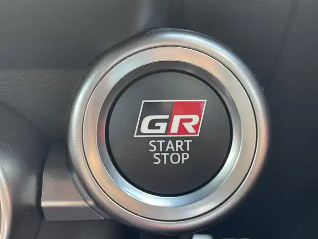 トヨタ ＧＲ８６ RZ 愛知県 2022(令4)年 1.8万km クリスタルホワイトパール アイサイト/純正９インチＳＤナビ　/Ｂカメラ　/ＥＴＣ　/ＣＤ／ＤＶＤ　/ＢＴ　/ＤＴＶ　/クリアランスソナー　/純正フロアマット　/ドアバイザー　/クルーズコントロール　/純正Ｆドライブレコーダー　/シートヒーター/ステアリングスイッチ/純正１８インチAW/スペアキー/パンク修理キット
