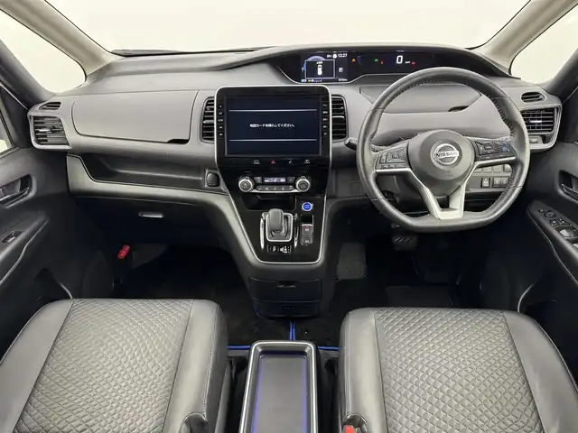 日産 セレナ e－パワー ハイウェイスター V 福岡県 2021(令3)年 6.8万km ブリリアントホワイトパール 2トーン 純正１０インチナビ（フルセグＴＶ、ＢＴ）　/後席モニター　/ビルトインＥＴＣ　/全方位カメラ　/ドライブレコーダー　/プロパイロット　/両側パワースライドドア　/クルーズコントロール　/コーナーセンサー