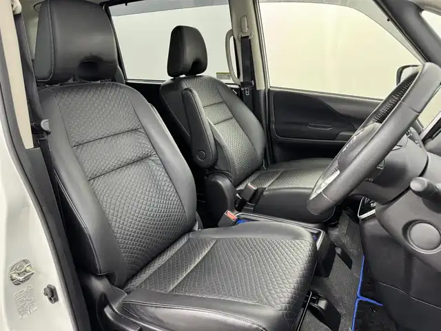 日産 セレナ e－パワー ハイウェイスター V 福岡県 2021(令3)年 6.8万km ブリリアントホワイトパール 2トーン 純正１０インチナビ（フルセグＴＶ、ＢＴ）　/後席モニター　/ビルトインＥＴＣ　/全方位カメラ　/ドライブレコーダー　/プロパイロット　/両側パワースライドドア　/クルーズコントロール　/コーナーセンサー