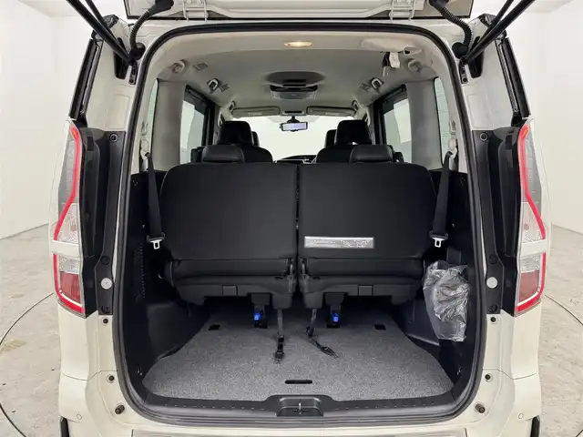 日産 セレナ e－パワー ハイウェイスター V 福岡県 2021(令3)年 6.8万km ブリリアントホワイトパール 2トーン 純正１０インチナビ（フルセグＴＶ、ＢＴ）　/後席モニター　/ビルトインＥＴＣ　/全方位カメラ　/ドライブレコーダー　/プロパイロット　/両側パワースライドドア　/クルーズコントロール　/コーナーセンサー