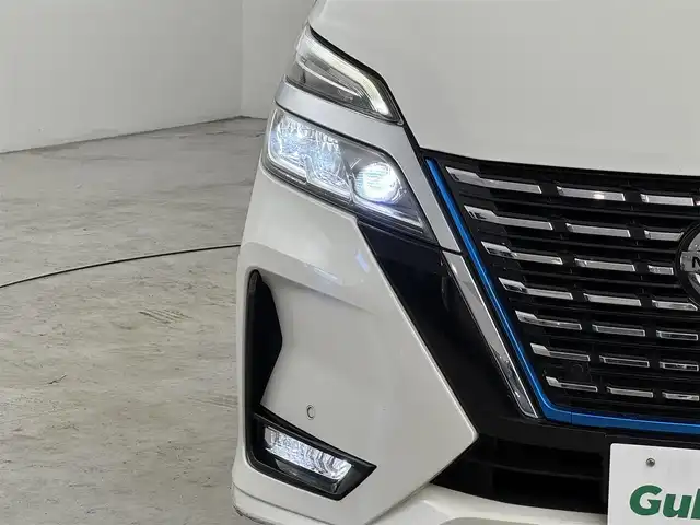 日産 セレナ e－パワー ハイウェイスター V 福岡県 2021(令3)年 6.8万km ブリリアントホワイトパール 2トーン 純正１０インチナビ（フルセグＴＶ、ＢＴ）　/後席モニター　/ビルトインＥＴＣ　/全方位カメラ　/ドライブレコーダー　/プロパイロット　/両側パワースライドドア　/クルーズコントロール　/コーナーセンサー