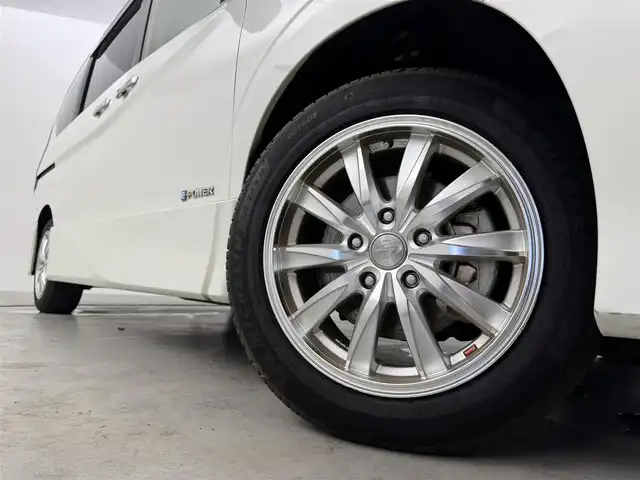 日産 セレナ e－パワー ハイウェイスター V 福岡県 2021(令3)年 6.8万km ブリリアントホワイトパール 2トーン 純正１０インチナビ（フルセグＴＶ、ＢＴ）　/後席モニター　/ビルトインＥＴＣ　/全方位カメラ　/ドライブレコーダー　/プロパイロット　/両側パワースライドドア　/クルーズコントロール　/コーナーセンサー