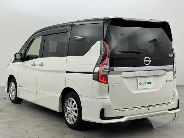 日産 セレナ e－パワー ハイウェイスター V 福岡県 2021(令3)年 6.8万km ブリリアントホワイトパール 2トーン 純正１０インチナビ（フルセグＴＶ、ＢＴ）　/後席モニター　/ビルトインＥＴＣ　/全方位カメラ　/ドライブレコーダー　/プロパイロット　/両側パワースライドドア　/クルーズコントロール　/コーナーセンサー