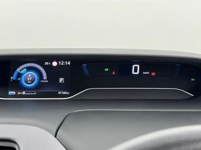 日産 セレナ e－パワー ハイウェイスター V 福岡県 2021(令3)年 6.8万km ブリリアントホワイトパール 2トーン 純正１０インチナビ（フルセグＴＶ、ＢＴ）　/後席モニター　/ビルトインＥＴＣ　/全方位カメラ　/ドライブレコーダー　/プロパイロット　/両側パワースライドドア　/クルーズコントロール　/コーナーセンサー
