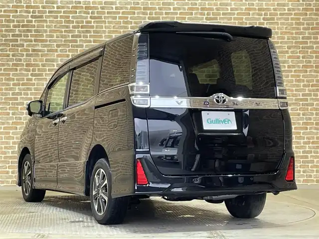 トヨタ ヴォクシー ZS 煌Ⅲ 岩手県 2020(令2)年 1.9万km ブラック ４WD　/両側パワースライドドア/トヨタセーフティセンスC/プリクラッシュセーフティ/レーンディパーチャーアラート/オートマチックハイビーム/先行車発進告知/クルーズコントロール/クリアランスソナー/横滑り防止装置/アイドリングストップ/MTモード付AT/リアサンシェード/リアオートエアコン/Pioneerナビ/フルセグTV/バックカメラ/ETC/ドライブレコーダー/LEDヘッドランプ/フォグランプ/純正16インチアルミホイール