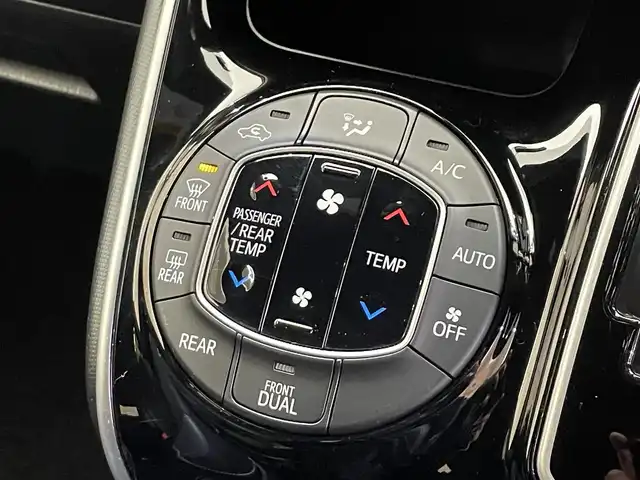 トヨタ ヴォクシー ZS 煌Ⅲ 岩手県 2020(令2)年 1.9万km ブラック ４WD　/両側パワースライドドア/トヨタセーフティセンスC/プリクラッシュセーフティ/レーンディパーチャーアラート/オートマチックハイビーム/先行車発進告知/クルーズコントロール/クリアランスソナー/横滑り防止装置/アイドリングストップ/MTモード付AT/リアサンシェード/リアオートエアコン/Pioneerナビ/フルセグTV/バックカメラ/ETC/ドライブレコーダー/LEDヘッドランプ/フォグランプ/純正16インチアルミホイール