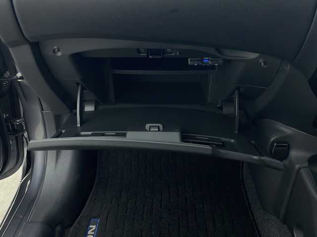 日産 ノート e－パワー X FOUR 秋田県 2019(令1)年 1.3万km ダークメタルグレー ４WD/純正ナビ【AM/FM/BT/CD】 /フルセグTV /バックカメラ /ETC /横滑り防止装置　/衝突被害軽減システム　/クリアランスソナー /ライトレベライザー /レーンキープアシスト　/純正AW /純正フロアマット　/コーナーセンサー /ステアリングリモコン/プッシュスタート /DRIVE MODE/オートエアコン /オートライト/ウィンカーミラー /サイドバイザー /保証書/取扱説明書