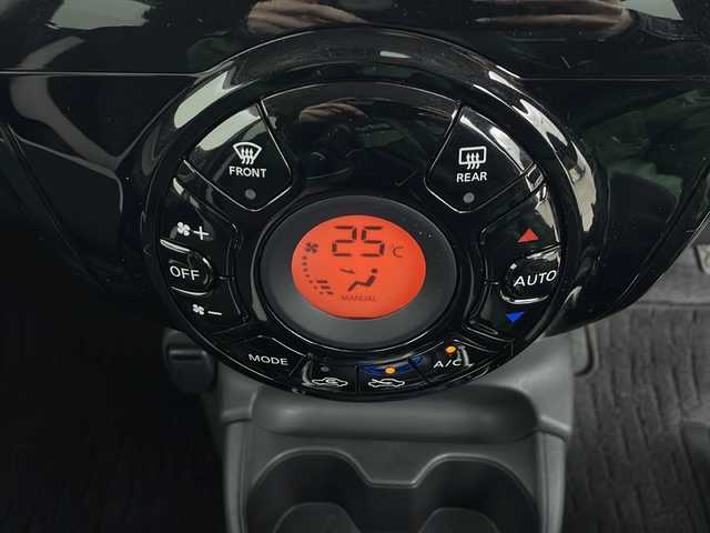 日産 ノート e－パワー X FOUR 秋田県 2019(令1)年 1.3万km ダークメタルグレー ４WD/純正ナビ【AM/FM/BT/CD】 /フルセグTV /バックカメラ /ETC /横滑り防止装置　/衝突被害軽減システム　/クリアランスソナー /ライトレベライザー /レーンキープアシスト　/純正AW /純正フロアマット　/コーナーセンサー /ステアリングリモコン/プッシュスタート /DRIVE MODE/オートエアコン /オートライト/ウィンカーミラー /サイドバイザー /保証書/取扱説明書